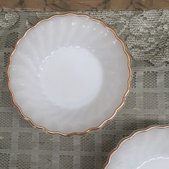 4-pc.Fire King Suburbia Anchor Hocking 4 3/4" milk glass berry bowls - Picture 4 of 9